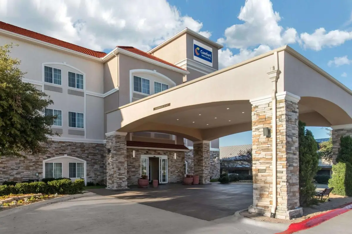 Comfort Inn & Suites Cedar Hill Duncanville Main image